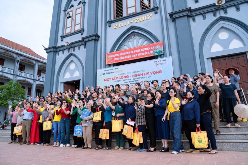 “Một tấm lòng – Ngàn hy vọng”: Khi yêu thương hóa thành mùa hoa sau lũ- Ảnh 4.