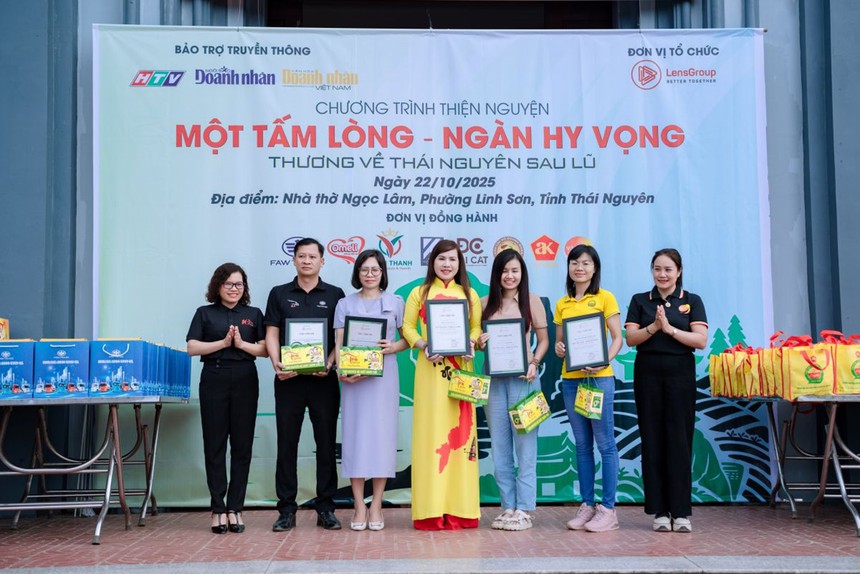 “Một tấm lòng – Ngàn hy vọng”: Khi yêu thương hóa thành mùa hoa sau lũ- Ảnh 3.